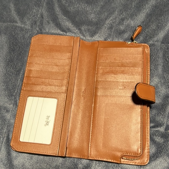 Coach - Picture 3 of 3